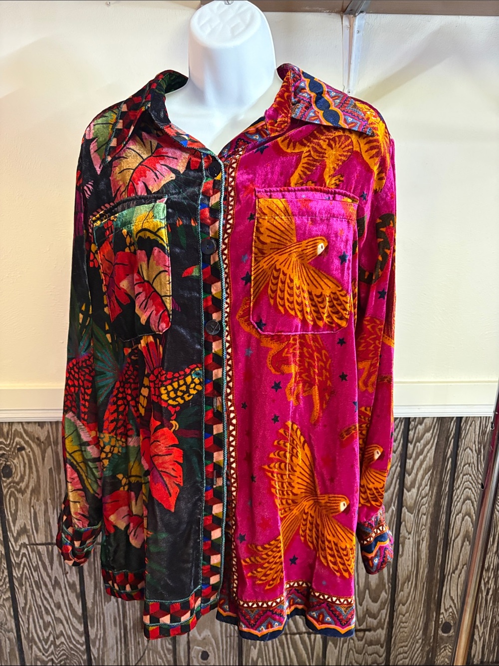 FARM Rio Hot Pink & Black Tropical Parrot Velvet Button-Down Shirt